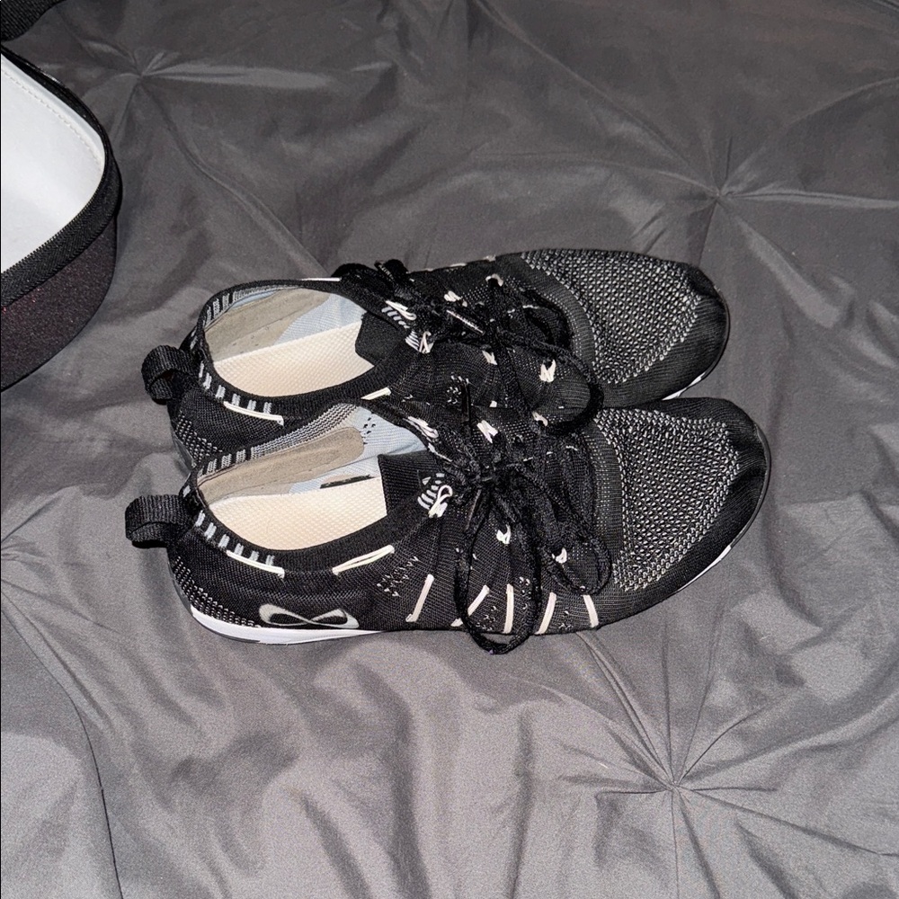 NFINITY Night Flyte cheer shoe